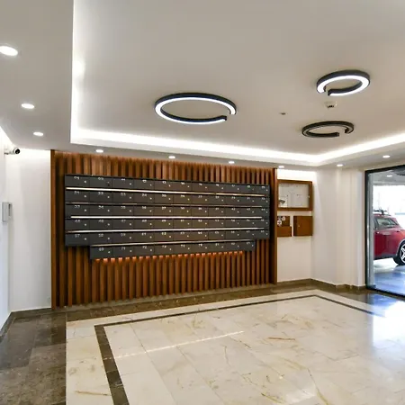 Paoni & By Solid Butoaie Appartement *